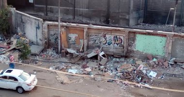 قارئة تشكو ترك مخلفات الأكشاك المخالفة فى ساقية مكى بالجيزة 