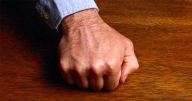 أعرف أصل المثل.. من أين بدأت قصة "امسك الخشب" ؟