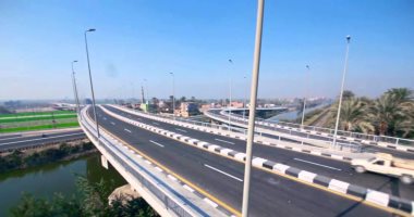 محافظ المنيا يوجه بإجراء أعمال الإصلاح والصيانة الفورية لأجزاء من كوبري بني مزار