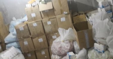 ضبط 616 عبوة مستحضرات تجميل منتهية الصلاحية فى حملة تموينية بالغردقة 