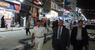 بالصور.. جولة مسائية لمدير أمن مطروح لتفقد الحالة الأمنية والخدمات بالشوارع