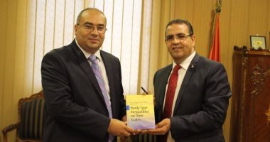 أستاذ بكلية العلوم بجامعة المنصورة يشارك فى تأليف كتاب دولى