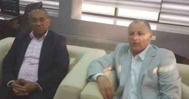 بالصور.. رئيس "كاف" يزور مقر اتحاد الكرة