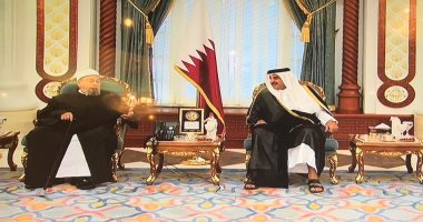 تميم يواصل دعم الإرهابيين ويدعو القرضاوى لـ"مائدة إفطار"