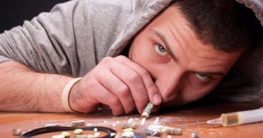 راقب علامات الإدمان.. كيف تكتشف تعاطى ابنك للمخدرات مبكرا 