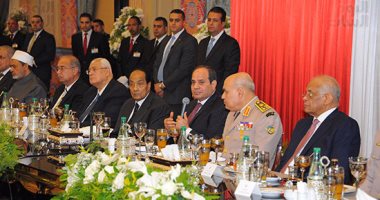 بالصور.. السيسى يشارك رجال الجيش والشرطة حفل الإفطار السنوى فى ذكرى العاشر من رمضان