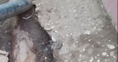 ماسورة مكسورة بقرية صول بالجيزة تحرم الأهالى من مياه الشرب