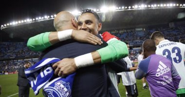 ريال مدريد يصرف النظر عن دى خيا ودوناروما ويجدد الثقة فى نافاس