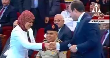 السيسى يتلقى دعوة من حضور مؤتمر إزالة التعديات لزيارة محافظة الوادى الجديد