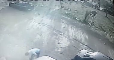 بالفيديو.. سرقة لوحات السيارات المعدنية بتقسيم اللاسلكى فى المعادى