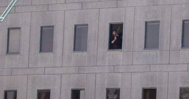 إيران تنشر صورة لسيطرة رجال الشرطة على الموقف بعد اقتحام مسلح البرلمان