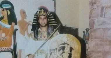 شاهد.. نجم القطبين السابق "حسن مصطفى" بالملابس الفرعونية