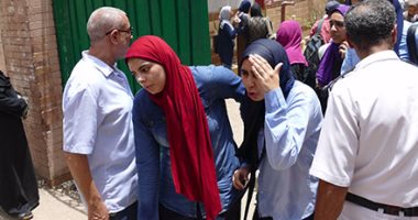بالصور.. بكاء بين طلاب الثانوية العامة بالسيدة والزاوية لصعوبة امتحان الإنجليزى
