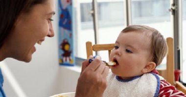 لو ابنك عنده 11 شهر ممكن تأكليه إيه؟