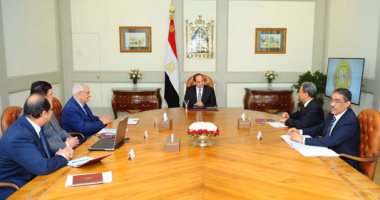السيسى يجتمع برؤساء الهيئات الإعلامية والصحفية.. ويؤكد: التزام الدولة بإعلاء حرية التعبير وعدم الحجر على فكر أى شخص ما لم يكن يحرض على العنف.. ومكرم محمد أحمد: نراعى القواعد والأعراف الراسخة