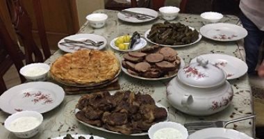 بالصور..اشتعال المنافسة بين القراء فى مسابقة "اطبخى وورينا". صوت لأحلى سفرة