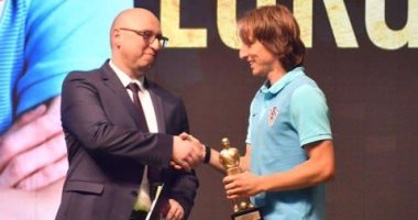 مودريتش يتوج بجائزة أفضل لاعب كرواتى هذا الموسم 