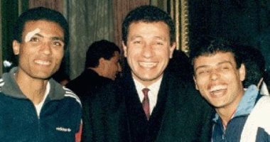 شاهد.. ابتسامة الخطيب بصحبة مدرب طنطا ولاعب المحلة