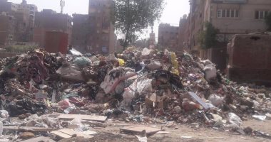 بالصور.. القمامة تغطى شوارع الخصوص.. ورئيس المدينة يلقى بالمسؤلية على المواطنين