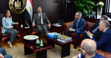 وزيرا الاستثمار والنقل يبحثان مع جنرال إليكتريك وسيمنس تطوير السكك الحديدية