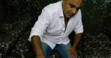 مواطن يحطم ريسيفر "بى إن سبورت" القطرية.. ويؤكد: "يمولون الإرهاب بأموالنا"