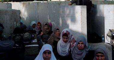 بالصور.. آلاف الفلسطينيين يتوجهون لصلاة الجمعة فى  المسجد الأقصى