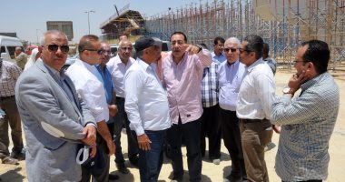 وزير الإسكان يتفقد مشروعات بـ 6 أكتوبر ويطالب بزيادة معدلات التنفيذ
