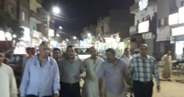 بالصور.. جولات مكوكية لمحافظ الأقصر والنواب ليلاً لبحث شكاوى المواطنين