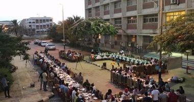 بالصور ..جامعة المنيا تنظم إفطار جماعى لمسلمى ومسيحى طلبة سياحة وفنادق