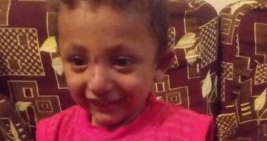 بالصور.. مأساة عامل بالشرقية يحتاج طفله لزراعة كبد وابنته تعانى ضمورا بالمخ