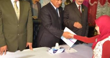 محافظ الغربية يكرم الفائزين فى مسابقة القرآن الكريم بالغربية
