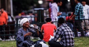سبحة بشر مبدورة فى الشارع.. "موائد الغلابة" فى شوارع مصر