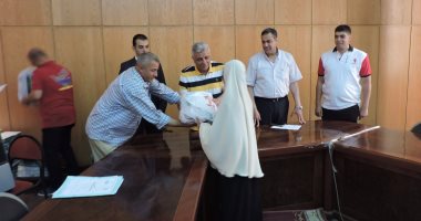 بالصور.. مدير أمن البحيرة يوزع أجهزة كهربائية على 20 من المفرج عنهم برمضان