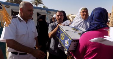 بالصور ..قيادات أمن جنوب سيناء توزع 100كرتونة رمضان على الموطنين