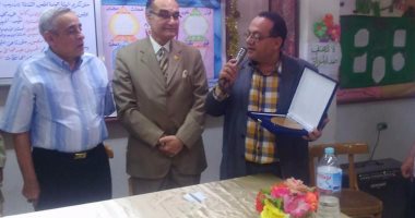بالصور.. ثقافة الغربية تكرم الشاعر محمود عرفات