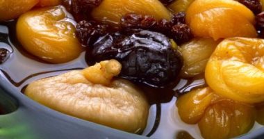 الخشاف وسيلتك للتخلص من الإمساك فى رمضان..تناول القراصايا والتمر والتين