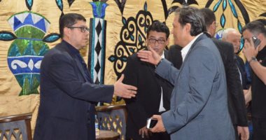 مجدى صابر ومصطفى الشال أول الحضور لعزاء والدة وائل عبد الله