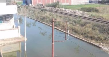بالصور.. غرق شوارع تقسيم المهندسين بالزقازيق فى مياه الصرف الصحى