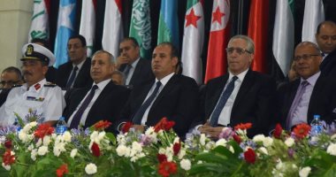 محافظ الإسكندرية يشهد حفل تخرج طلبة كلية النقل البحرى دفعة 87