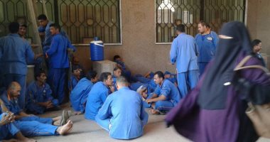 بالصور .. وقفة احتجاجية للعاملين بالخدمات المتكاملة بالسكة الحديد بمنوف