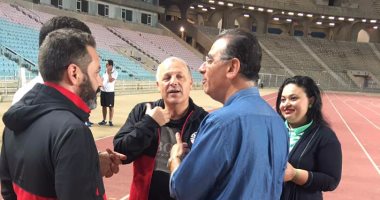 السفير المصرى فى المران الأخير للمنتخب قبل مباراة تونس