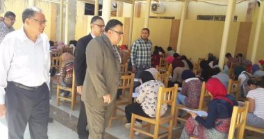 نائب رئيس جامعة الإسكندرية بتفقد امتحانات " طب بيطرى" بتوسعات أبيس