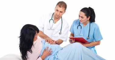 س وج..لماذا يطلب الطبيب الولادة القيصرية؟ 