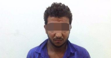 كاميرات المراقبة تكشف سرقة سايس بضاعة من داخل سيارة تاجر بجراج الأزهر