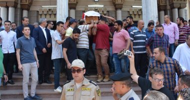 بالصور.. زوجة شهيد الإرهاب بشربين: "ضاع ضهرى وسندى بالحياة فى صندوق خشب"