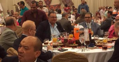 بالصور..اللجنة النقابية بميناء القاهرة الجوى تنظم إفطارا بحضور قيادات الشركة