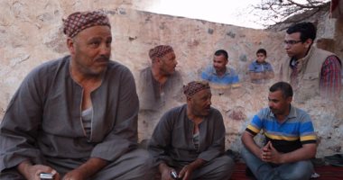 قصة خادم دير السبع راهبات.. 32 عامًا فى خدمة اليونانيات.. صعيدى يعشق الحياة مع بدو جنوب سيناء.. ويؤكد: هم الدرع والسند وأحداث ثورة 25 يناير الدليل.. يجيد اليونانية ويتولى الترجمة للضيوف.. ويحلم بعودة السياحة