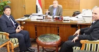 محافظ دمياط يبحث مع رئيس الجامعة اختيار إحدى القرى الأكثر إحتياجا لتنميتها