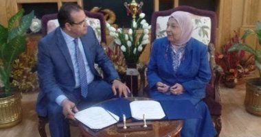 أستاذة بجامعة المنصورة تحصل على درجة ضابط عظيم في الحكومة الفرنسية