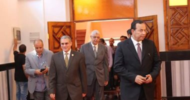 بالصور .. رئيس جامعة المنوفية يفتتح مسجد المجمع الطبى
